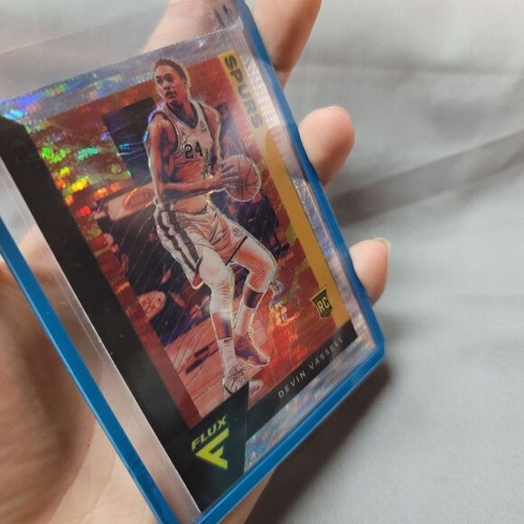 Devin Vassel 2020-21 Panini Flux holographic rookie card - San Antonio Spurs - Picture 14 of 14